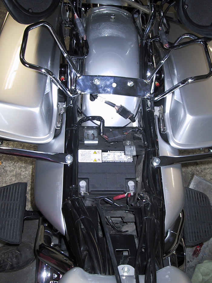 Damit auch versteckte Teile gereinigt werden k&ouml;nnen, wird hier auch der  Sitz abgebaut.