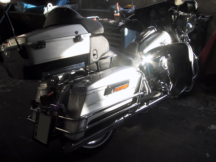 So intensiv gl&auml;nzt die Harley nach der Ditec Behandlung.