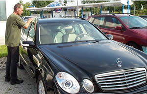 Lackkonserviert. So intensiv k&ouml;nnen schwarze Lacke gl&auml;nzen.